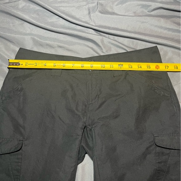 Columbia women’s sz 4 black capris, below knee length - Picture 10 of 13